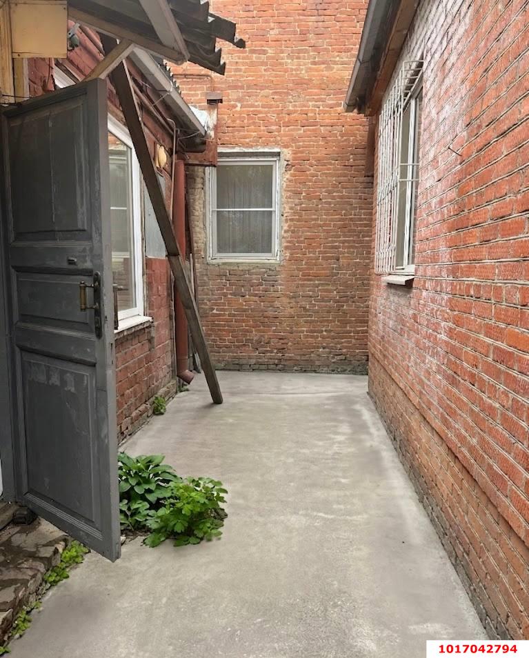 Фото №5: 1-комнатная квартира <span class="whitespace-nowrap">32 м²</span>, <span class="whitespace-nowrap">1/1 эт.</span> - Краснодар, Западный внутригородской округ, мкр. Центральный, ул. Карасунская, 35