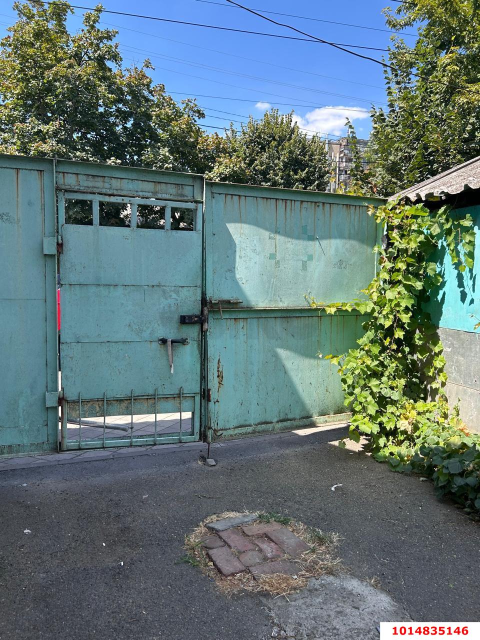 Фото №1: 2-комнатная квартира 46 м², 1/1 эт. - Краснодар, Центральный внутригородской округ, мкр. Центральный, ул. Красноармейская, 86