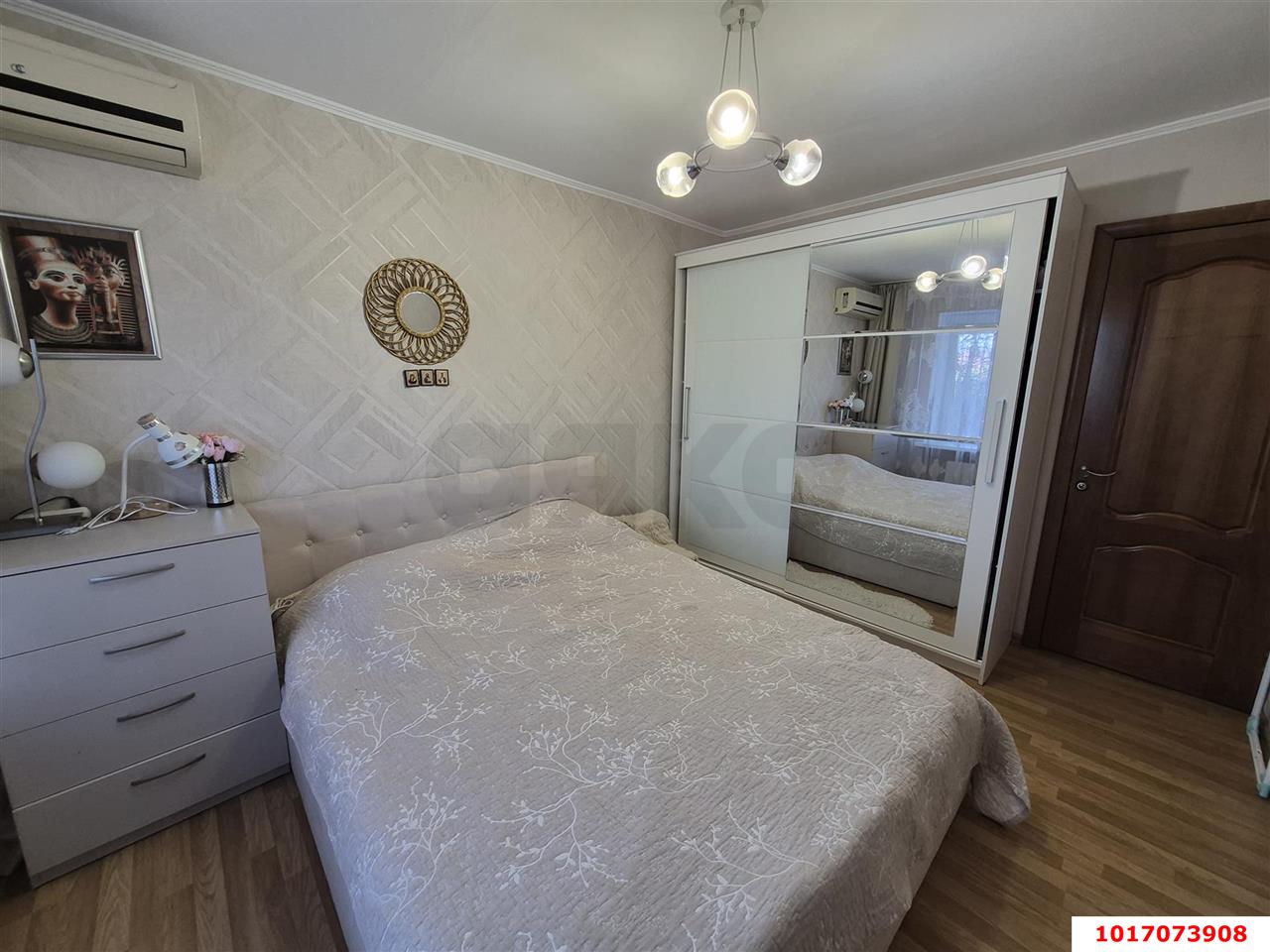 Фото №2: 2-комнатная квартира <span class="whitespace-nowrap">54 м²</span>, <span class="whitespace-nowrap">1/9 эт.</span> - Краснодар, Центральный внутригородской округ, Центральный, мкр. Черёмушки, ул. Вишняковой, 53