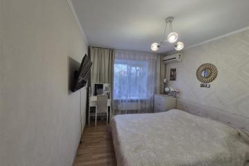Фото №1: 2-комнатная квартира <span class="whitespace-nowrap">49 м²</span>, <span class="whitespace-nowrap">1/9 эт.</span> - Краснодар, мкр. Черёмушки, ул. Вишняковой, 53