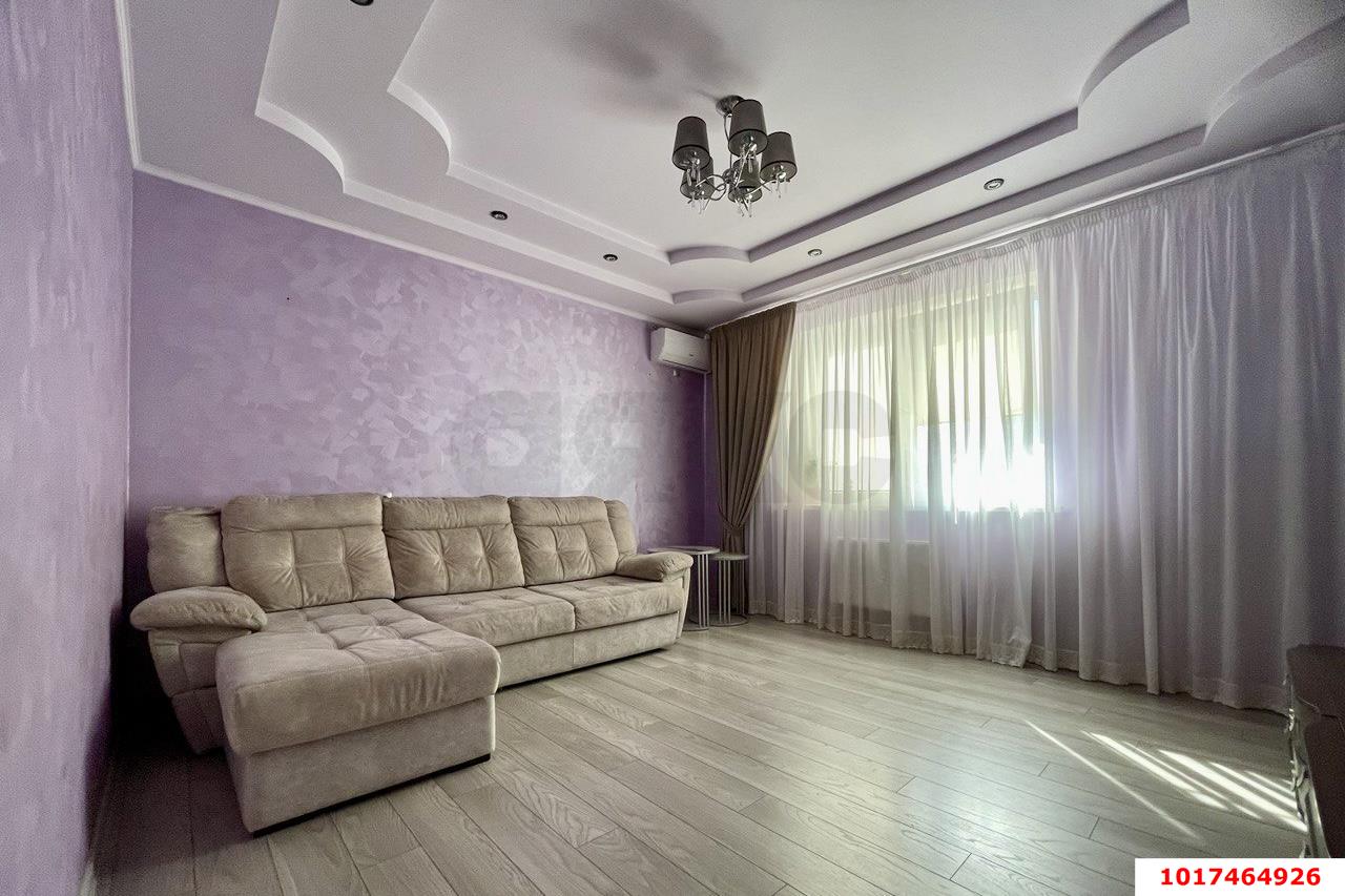Фото №1: 2-комнатная квартира <span class="whitespace-nowrap">56 м²</span>, <span class="whitespace-nowrap">12/16 эт.</span> - Краснодар, Западный внутригородской округ, мкр. Юбилейный, ул. 70-летия Октября, 1/2