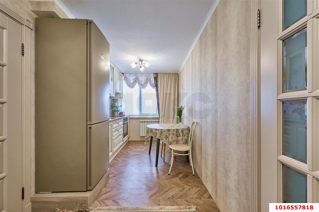 Фото №3: 2-комнатная квартира <span class="whitespace-nowrap">58 м²</span>, <span class="whitespace-nowrap">2/11 эт.</span> - Краснодар, Западный внутригородской округ, мкр. Центральный, ул. Октябрьская, 44