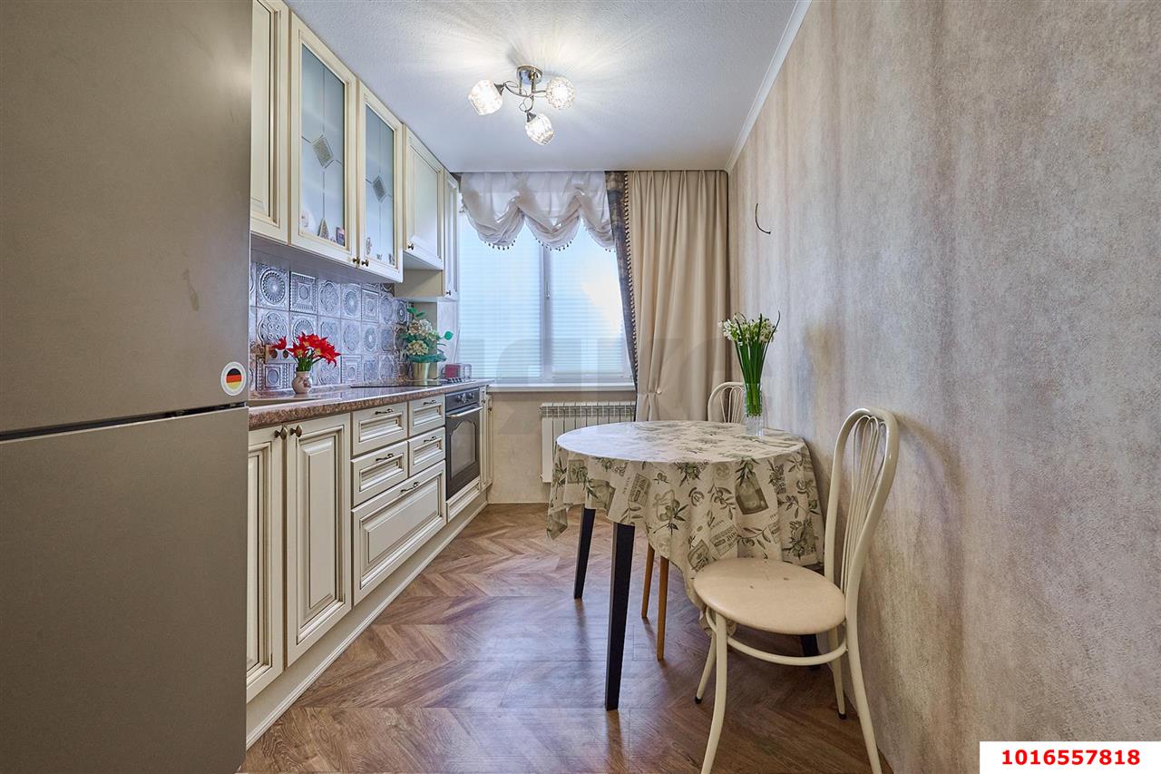 Фото №1: 2-комнатная квартира <span class="whitespace-nowrap">58 м²</span>, <span class="whitespace-nowrap">2/11 эт.</span> - Краснодар, Западный внутригородской округ, мкр. Центральный, ул. Октябрьская, 44