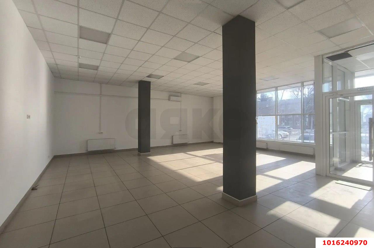 Фото №4: Торговое помещение <span class="whitespace-nowrap">160 м²</span>, <span class="whitespace-nowrap">1/3 эт.</span> - Краснодар, Карасунский внутригородской округ, ж/м Пашковский, ул. имени В.Н. Мачуги, 56
