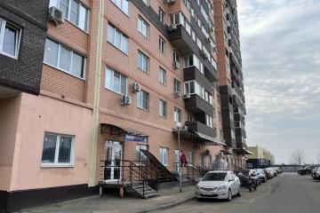 Фото №1: Торговое помещение <span class="whitespace-nowrap">70 м²</span>, <span class="whitespace-nowrap">1/16 эт.</span> - Краснодар, мкр. жилой комплекс Авиатор, ул. имени Валерия Гассия, 2