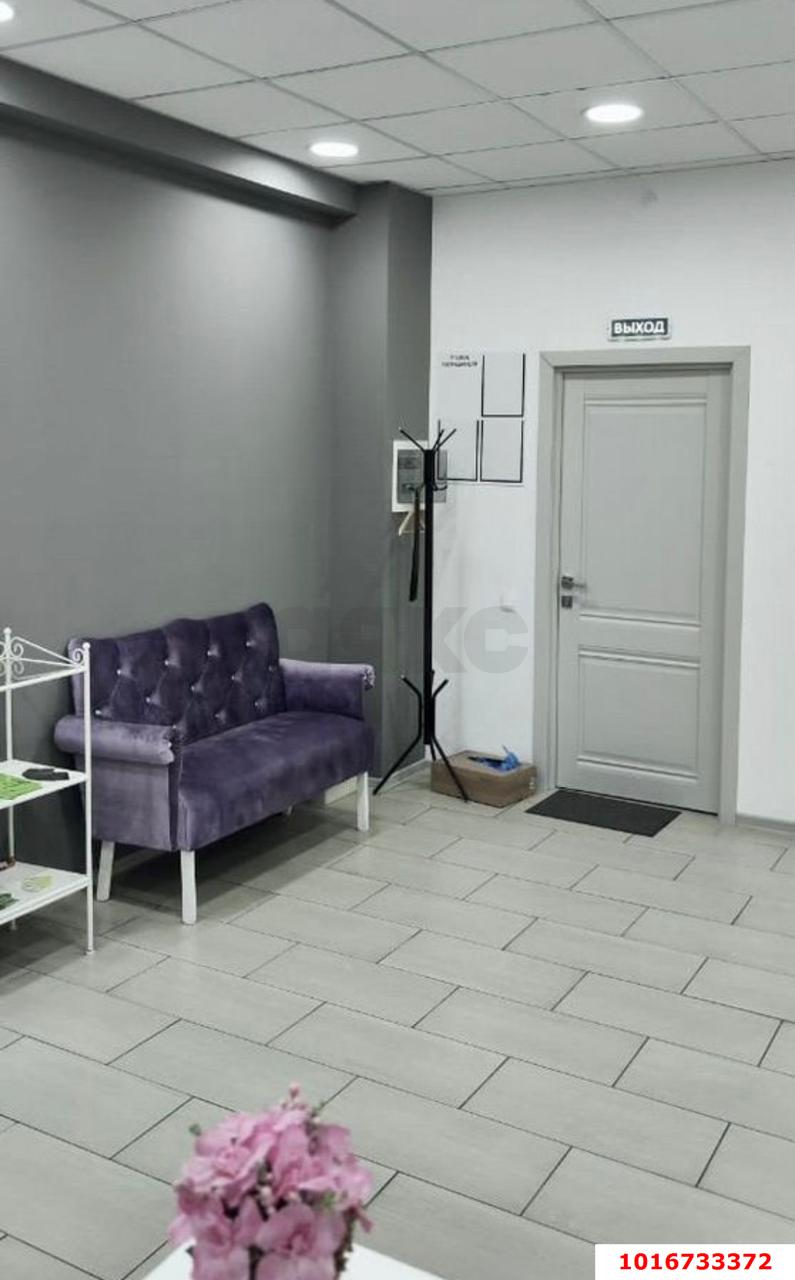Фото №4: Офисное помещение <span class="whitespace-nowrap">70 м²</span>, <span class="whitespace-nowrap">3/3 эт.</span> - Краснодар, Центральный внутригородской округ, мкр. Центральный, ул. Коммунаров, 258