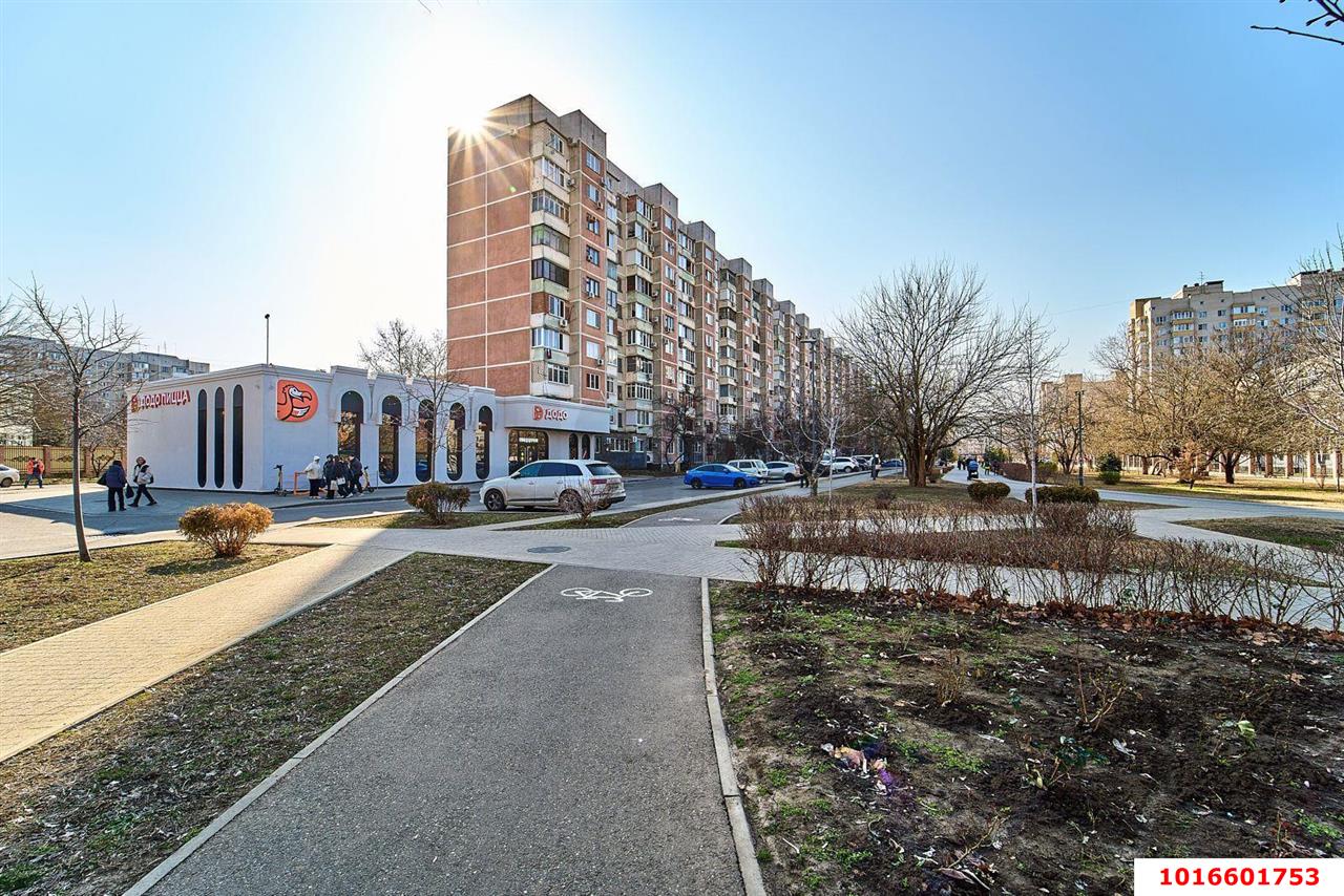 Фото №17: 4-комнатная квартира <span class="whitespace-nowrap">96 м²</span>, <span class="whitespace-nowrap">1/10 эт.</span> - Краснодар, Западный внутригородской округ, мкр. Юбилейный, ул. 70-летия Октября, 26