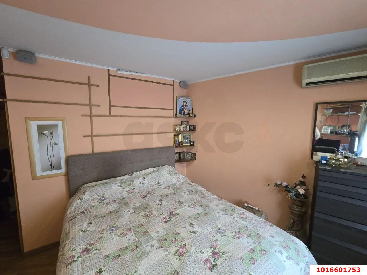 Фото №8: 4-комнатная квартира <span class="whitespace-nowrap">96 м²</span>, <span class="whitespace-nowrap">1/10 эт.</span> - Краснодар, Западный внутригородской округ, мкр. Юбилейный, ул. 70-летия Октября, 26