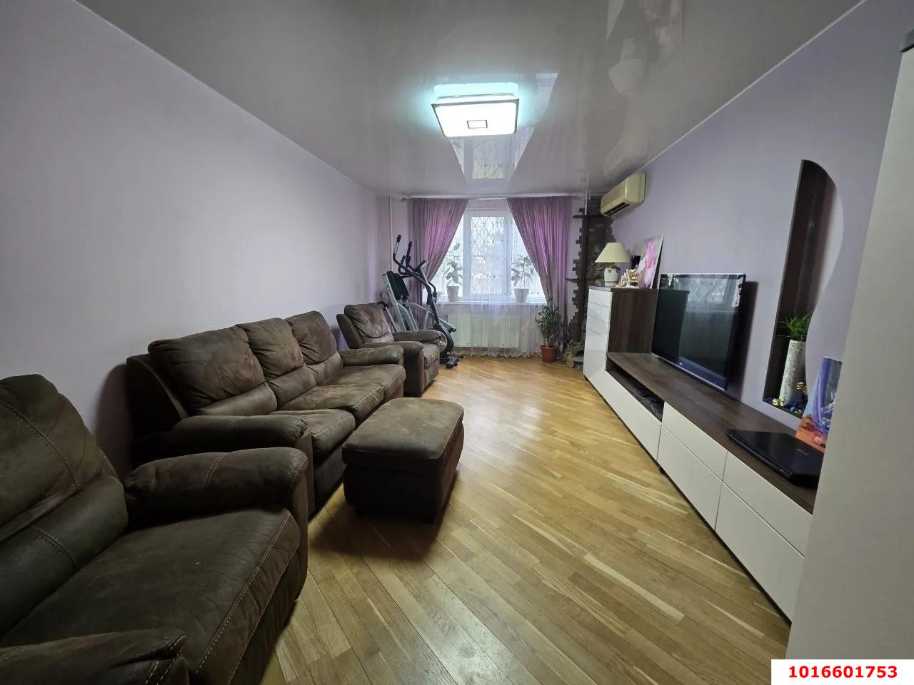 Фото №3: 4-комнатная квартира <span class="whitespace-nowrap">96 м²</span>, <span class="whitespace-nowrap">1/10 эт.</span> - Краснодар, Западный внутригородской округ, мкр. Юбилейный, ул. 70-летия Октября, 26