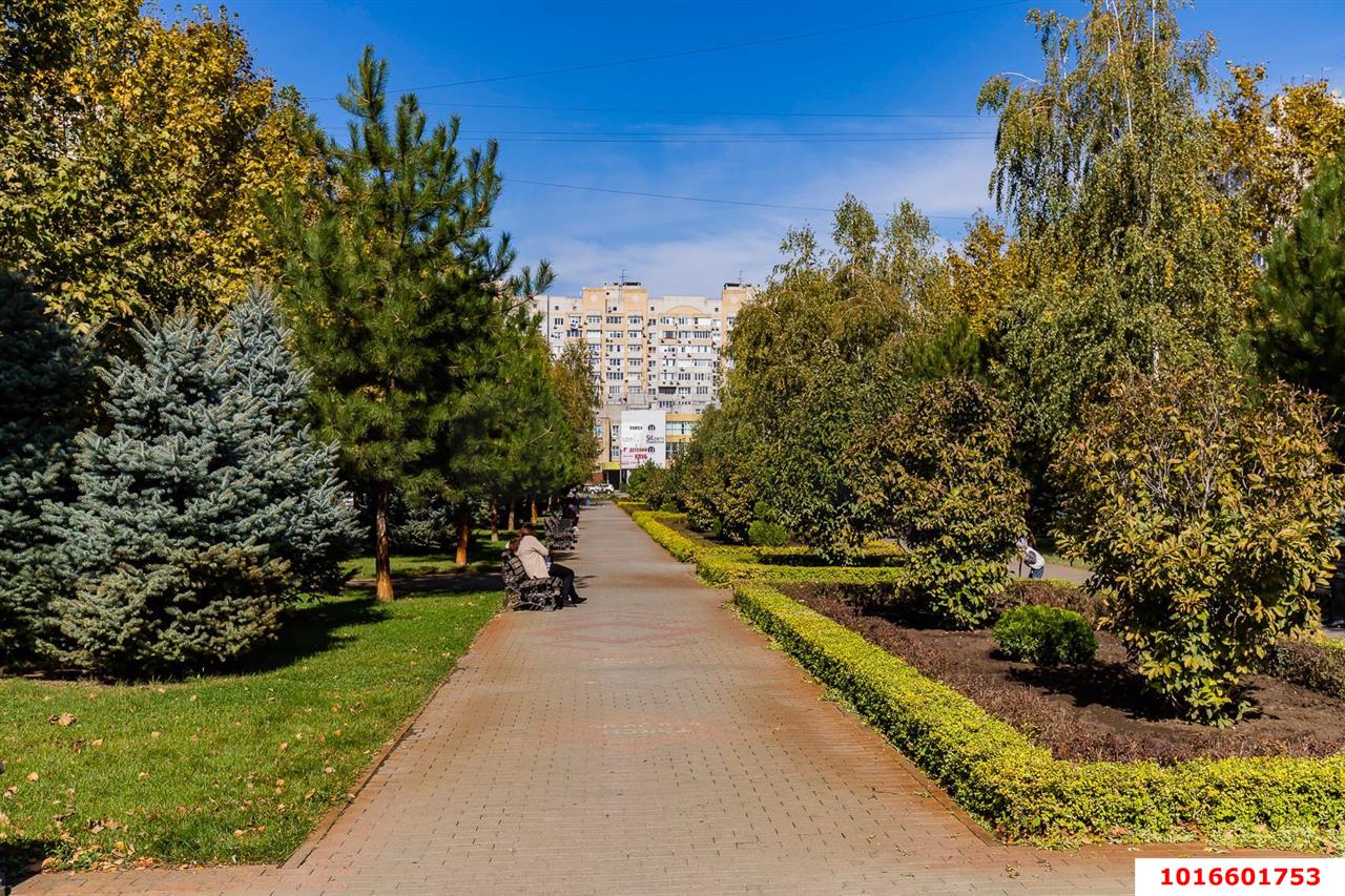 Фото №18: 4-комнатная квартира <span class="whitespace-nowrap">96 м²</span>, <span class="whitespace-nowrap">1/10 эт.</span> - Краснодар, Западный внутригородской округ, мкр. Юбилейный, ул. 70-летия Октября, 26