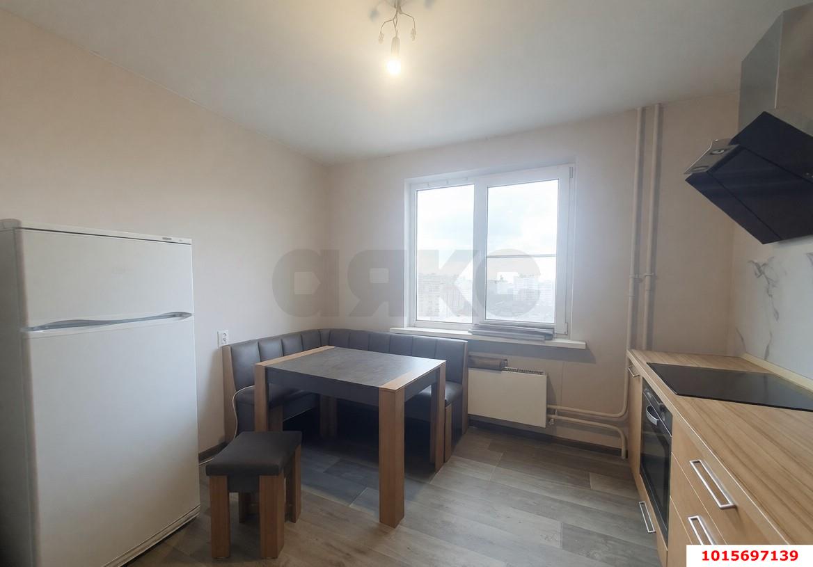 Фото №2: 2-комнатная квартира <span class="whitespace-nowrap">59 м²</span>, <span class="whitespace-nowrap">14/17 эт.</span> - Краснодар, Прикубанский внутригородской округ, мкр. Московский, ул. Карякина, 15