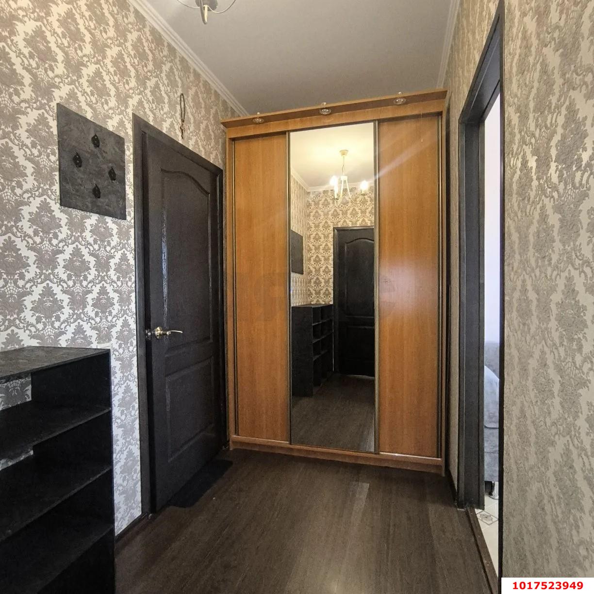 Фото №8: 1-комнатная квартира <span class="whitespace-nowrap">30 м²</span>, <span class="whitespace-nowrap">3/4 эт.</span> - Краснодар, Западный внутригородской округ, мкр. Центральный, ул. Братьев Игнатовых, 52/1