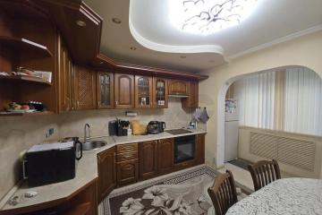 Фото №1: 2-комнатная квартира <span class="whitespace-nowrap">52 м²</span>, <span class="whitespace-nowrap">1/12 эт.</span> - Краснодар, мкр. Юбилейный, б-р Платановый, 10
