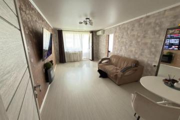 Фото №1: 3-комнатная квартира <span class="whitespace-nowrap">74 м²</span>, <span class="whitespace-nowrap">8/9 эт.</span> - Краснодар, мкр. Комсомольский, ул. Уральская, 200