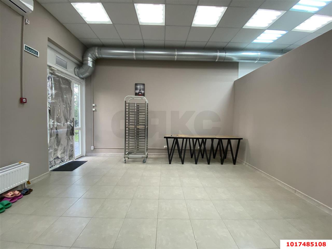 Фото №3: Торговое помещение <span class="whitespace-nowrap">54 м²</span>, <span class="whitespace-nowrap">1/12 эт.</span> - Краснодар, Прикубанский внутригородской округ, Славянский, мкр. Светлоград, ул. Красных Партизан, 1/4к8