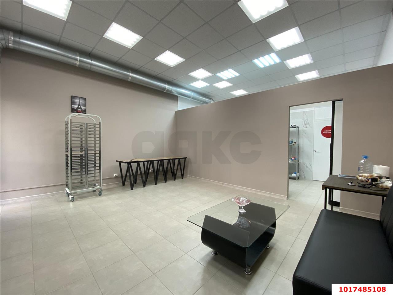 Фото №2: Торговое помещение <span class="whitespace-nowrap">54 м²</span>, <span class="whitespace-nowrap">1/12 эт.</span> - Краснодар, Прикубанский внутригородской округ, Славянский, мкр. Светлоград, ул. Красных Партизан, 1/4к8