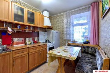 Фото №1: 2-комнатная квартира <span class="whitespace-nowrap">49 м²</span>, <span class="whitespace-nowrap">1/5 эт.</span> - Краснодар, мкр. Фестивальный, ул. Воровского, 195