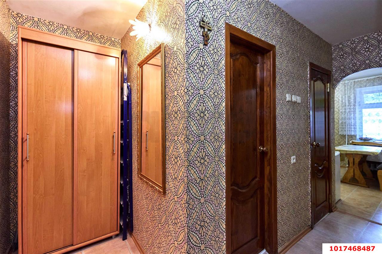 Фото №10: 2-комнатная квартира <span class="whitespace-nowrap">49 м²</span>, <span class="whitespace-nowrap">1/5 эт.</span> - Краснодар, Прикубанский внутригородской округ, мкр. Фестивальный, ул. Воровского, 195