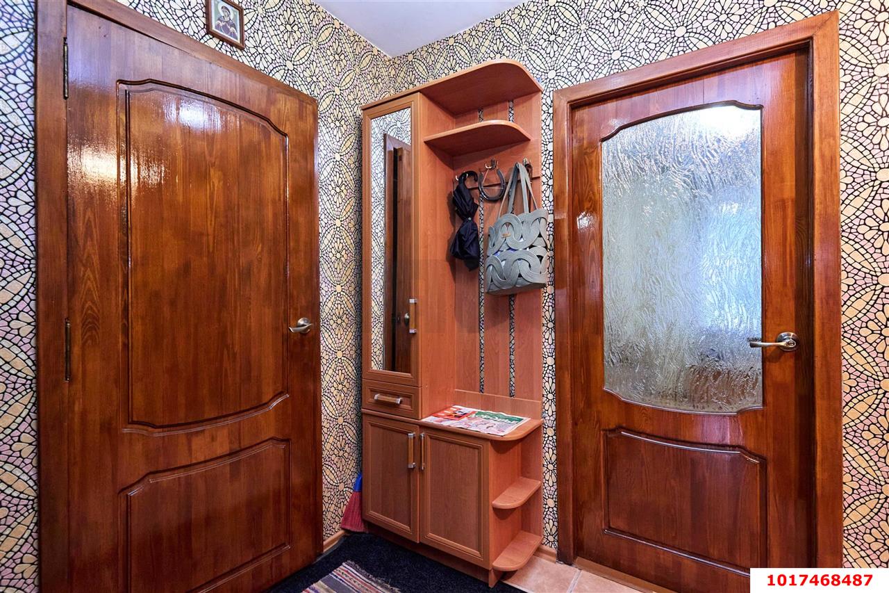 Фото №11: 2-комнатная квартира <span class="whitespace-nowrap">49 м²</span>, <span class="whitespace-nowrap">1/5 эт.</span> - Краснодар, Прикубанский внутригородской округ, мкр. Фестивальный, ул. Воровского, 195