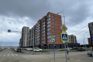 Фото №1: Торговое помещение <span class="whitespace-nowrap">95 м²</span>, <span class="whitespace-nowrap">1/9 эт.</span> - Краснодар, мкр. ЖК Тёплые Края, ул. имени Виктора Анфиногенова, 12к3
