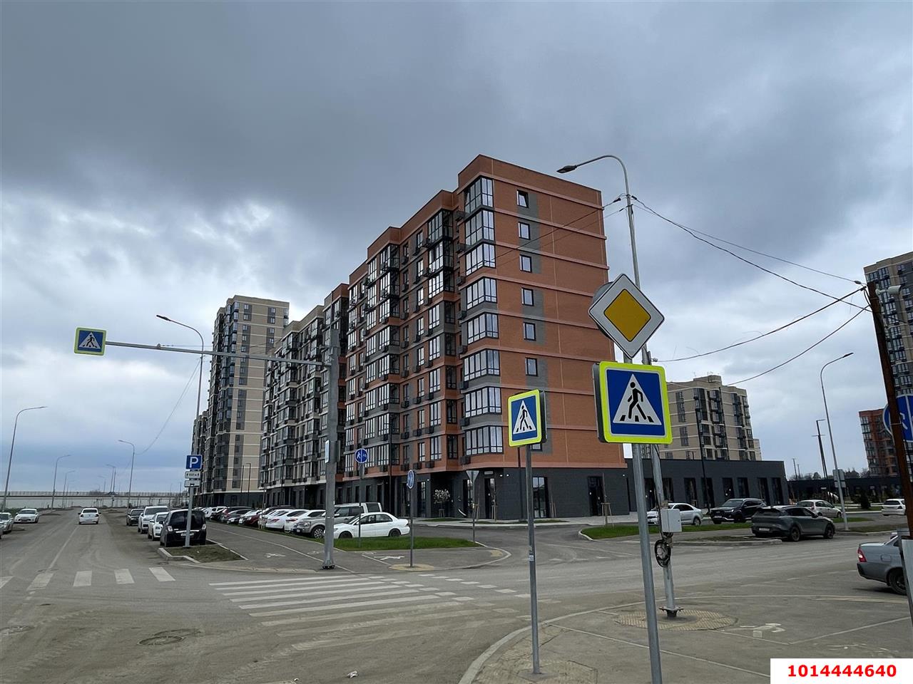 Фото №1: Торговое помещение <span class="whitespace-nowrap">95 м²</span>, <span class="whitespace-nowrap">1/9 эт.</span> - Краснодар, Прикубанский внутригородской округ, мкр. ЖК Тёплые Края, ул. имени Виктора Анфиногенова, 12к3