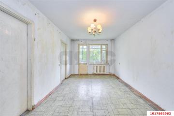 Фото №1: 4-комнатная квартира <span class="whitespace-nowrap">60 м²</span>, <span class="whitespace-nowrap">3/5 эт.</span> - Краснодар, мкр. Славянский, ул. Красных Партизан, 161/1