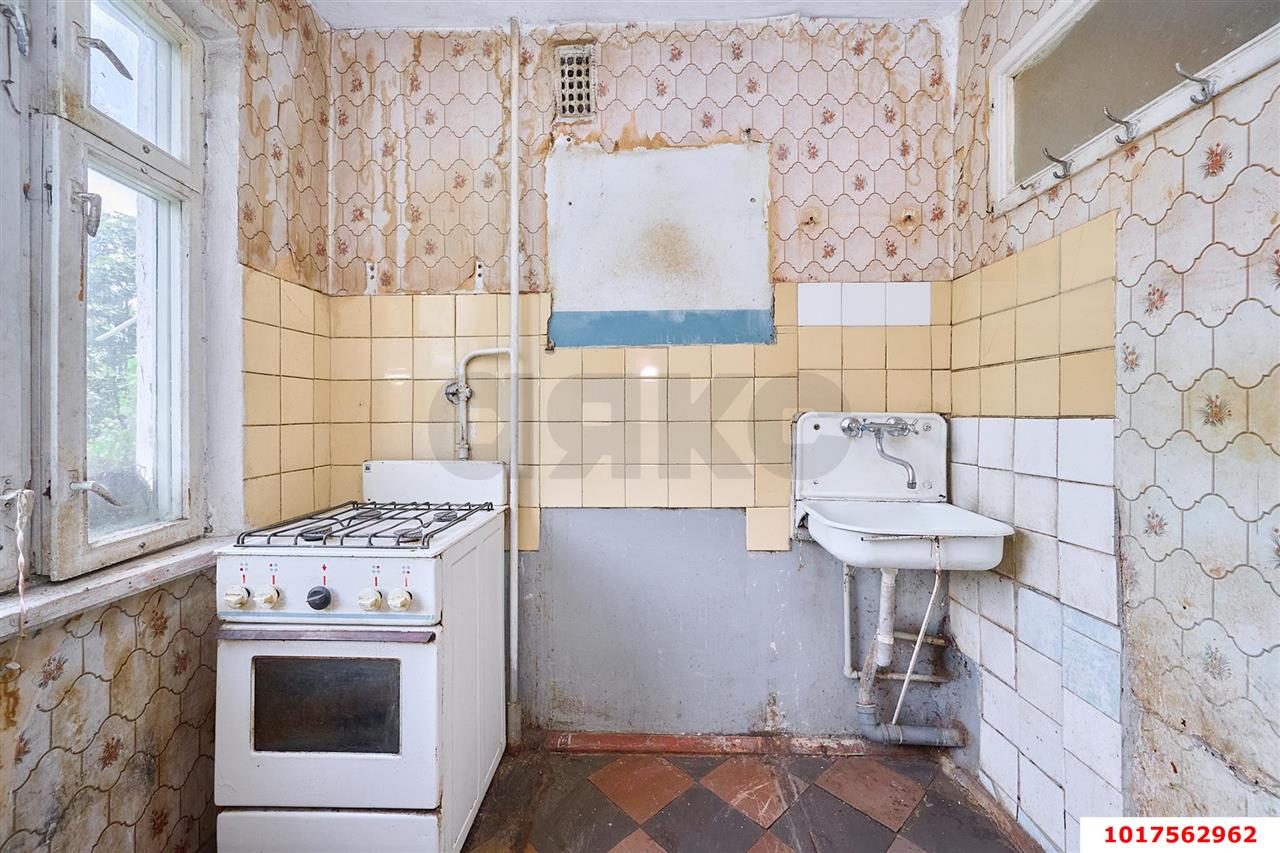 Фото №18: 4-комнатная квартира <span class="whitespace-nowrap">60 м²</span>, <span class="whitespace-nowrap">3/5 эт.</span> - Краснодар, Прикубанский внутригородской округ, мкр. Славянский, ул. Красных Партизан, 161/1