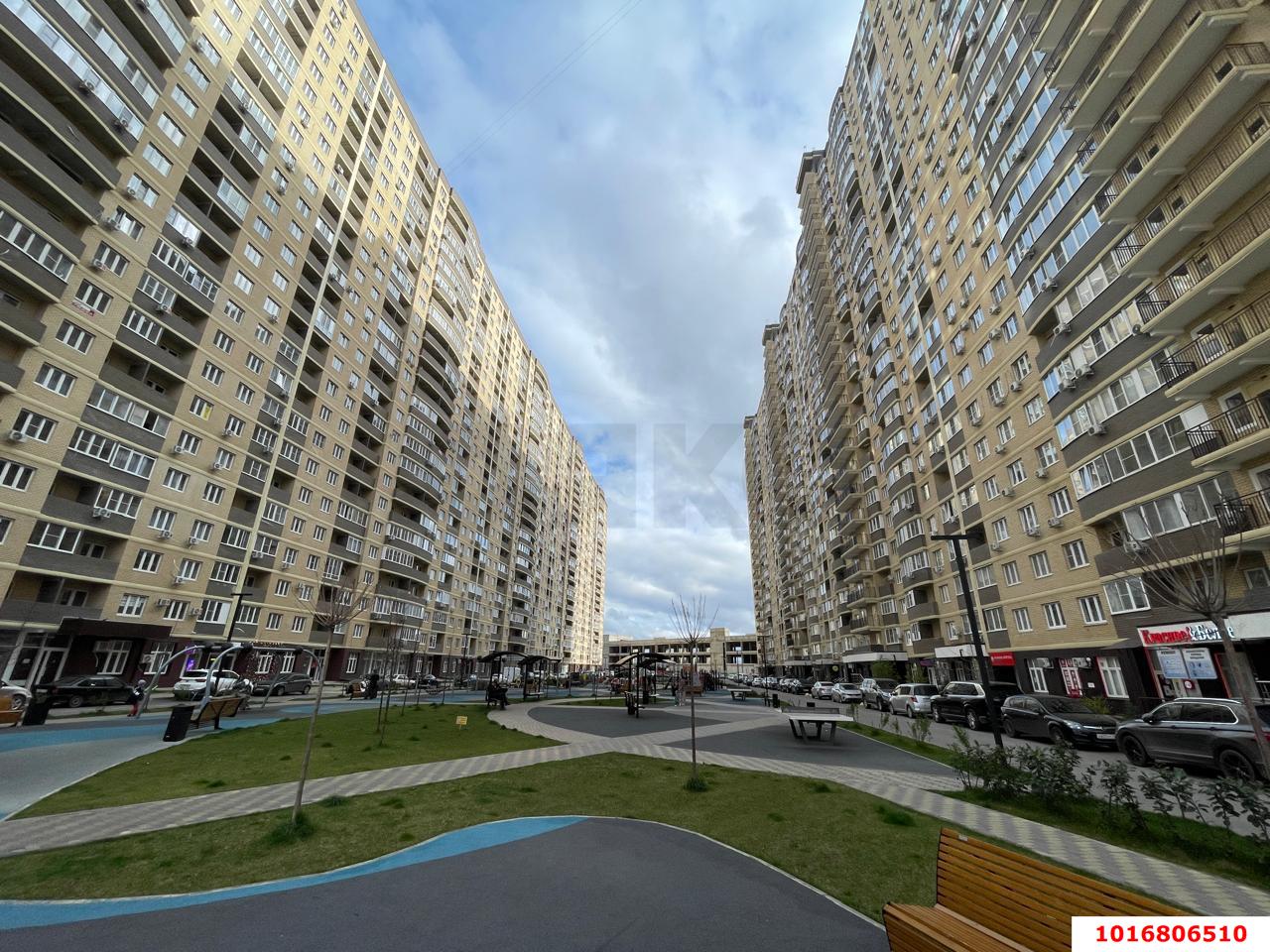 Фото №5: Торговое помещение <span class="whitespace-nowrap">40 м²</span>, <span class="whitespace-nowrap">1/16 эт.</span> - Краснодар, Прикубанский внутригородской округ, Прикубанский внутригородской округ, ЖК Лучший, ЖК Лучший, имени Петра Метальникова, мкр. имени Петра Метальникова, ул. Петра Метальникова, 36