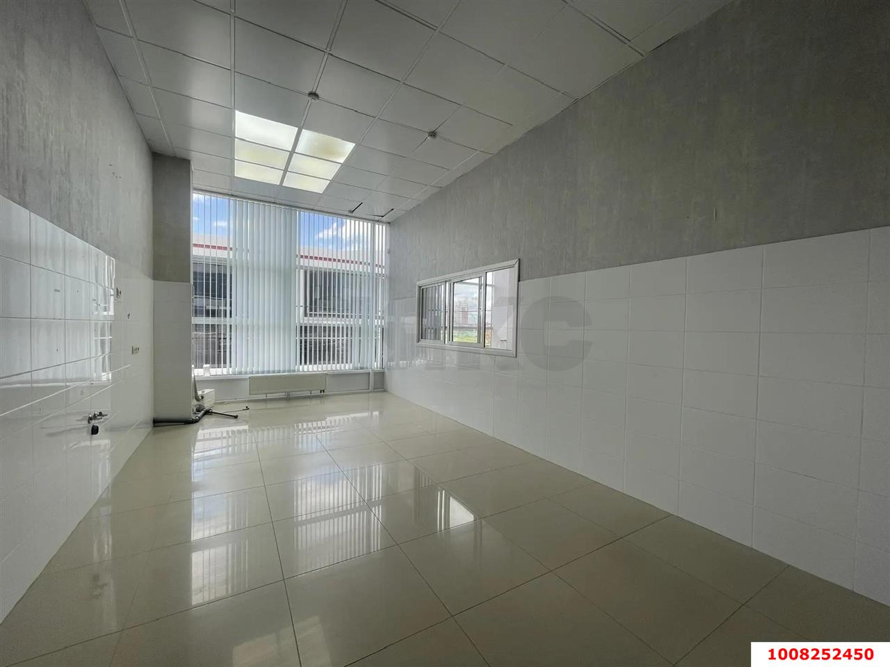 Фото №10: Торговое помещение <span class="whitespace-nowrap">328 м²</span>, <span class="whitespace-nowrap">2/3 эт.</span> - Краснодар, Западный внутригородской округ, мкр. Кожзавод, ул. имени Калинина, 328