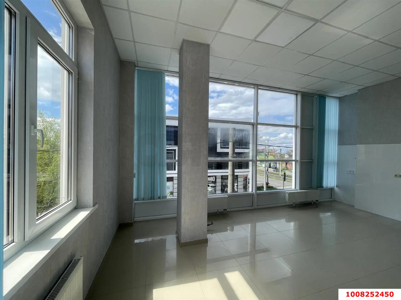 Фото №6: Торговое помещение <span class="whitespace-nowrap">328 м²</span>, <span class="whitespace-nowrap">2/3 эт.</span> - Краснодар, Западный внутригородской округ, мкр. Кожзавод, ул. имени Калинина, 328