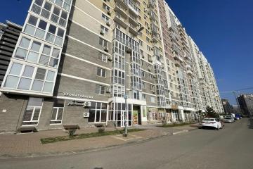 Фото №1: Торговое помещение <span class="whitespace-nowrap">74 м²</span>, <span class="whitespace-nowrap">1/16 эт.</span> - Краснодар, мкр. жилой комплекс Сармат, ул. Западный Обход, 65к1