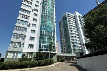 Фото №1: Торговое помещение <span class="whitespace-nowrap">151 м²</span>, <span class="whitespace-nowrap">16 эт.</span> - Краснодар, мкр. Западный внутригородской округ, ул. имени Дзержинского, 93