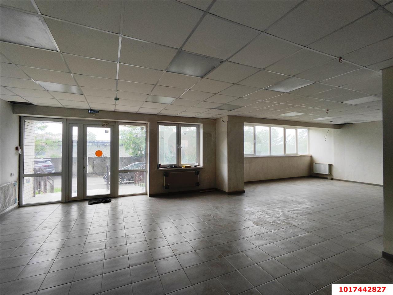 Фото №3: Торговое помещение <span class="whitespace-nowrap">175 м²</span>, <span class="whitespace-nowrap">1/17 эт.</span> - Краснодар, Прикубанский внутригородской округ, 2-я Площадка, мкр. жилой комплекс Кремлёвские Ворота, ул. Кореновская, 2к1