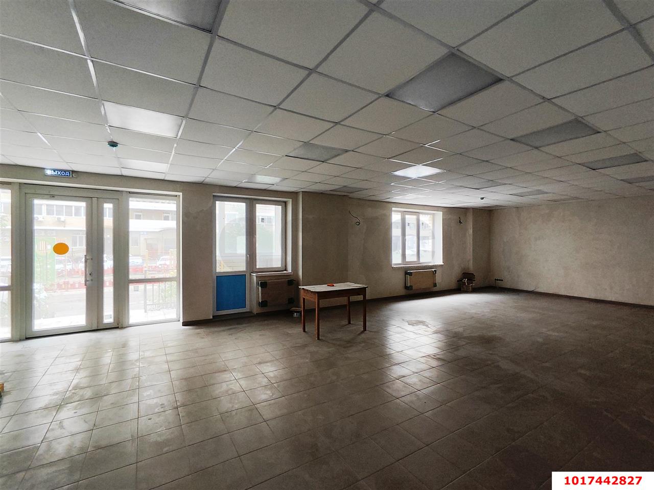 Фото №6: Торговое помещение <span class="whitespace-nowrap">175 м²</span>, <span class="whitespace-nowrap">1/17 эт.</span> - Краснодар, Прикубанский внутригородской округ, 2-я Площадка, мкр. жилой комплекс Кремлёвские Ворота, ул. Кореновская, 2к1