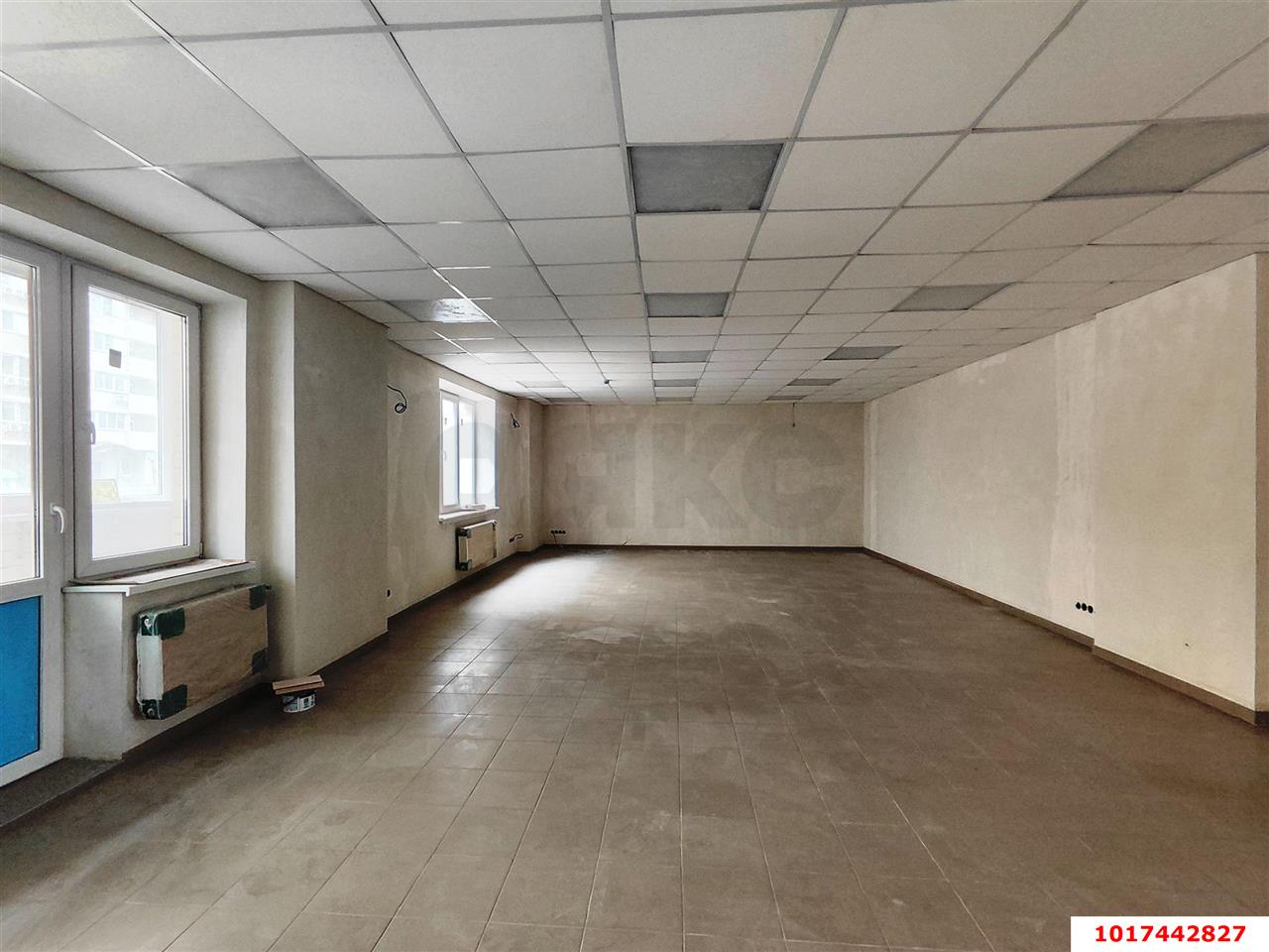 Фото №7: Торговое помещение <span class="whitespace-nowrap">175 м²</span>, <span class="whitespace-nowrap">1/17 эт.</span> - Краснодар, Прикубанский внутригородской округ, 2-я Площадка, мкр. жилой комплекс Кремлёвские Ворота, ул. Кореновская, 2к1
