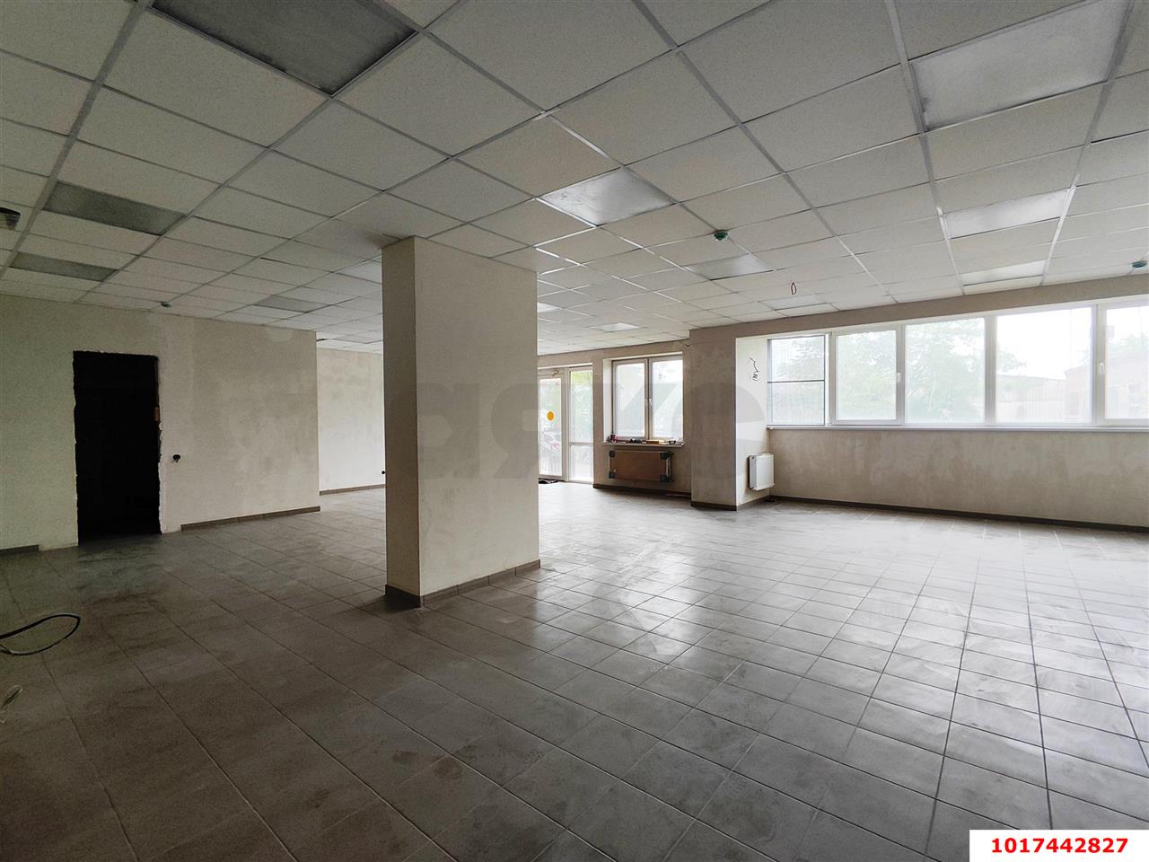Фото №4: Торговое помещение <span class="whitespace-nowrap">175 м²</span>, <span class="whitespace-nowrap">1/17 эт.</span> - Краснодар, Прикубанский внутригородской округ, 2-я Площадка, мкр. жилой комплекс Кремлёвские Ворота, ул. Кореновская, 2к1