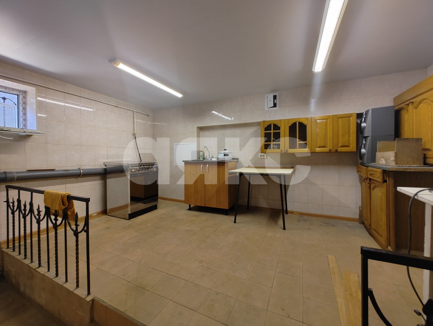Фото №25: Дом <span class="whitespace-nowrap">360 м²</span> <span class="whitespace-nowrap">+ 5 сот.</span>, <span class="whitespace-nowrap">3 эт.</span> - Майкоп, мкр. Центр, ул. Курганная, 289