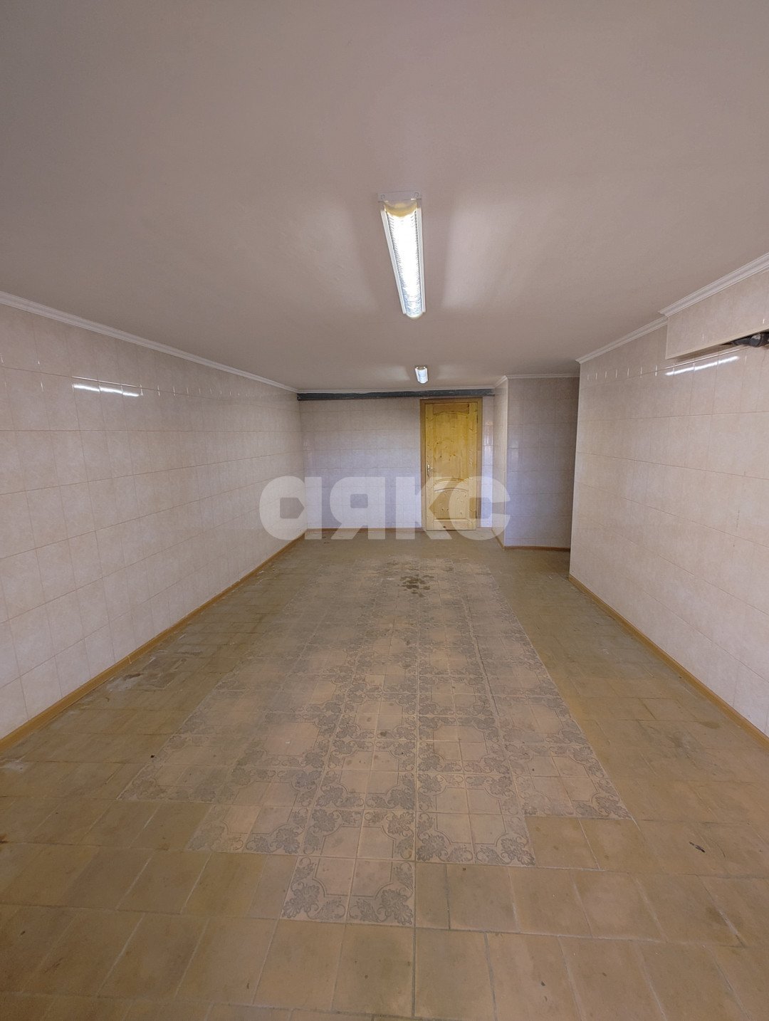Фото №23: Дом <span class="whitespace-nowrap">360 м²</span> <span class="whitespace-nowrap">+ 5 сот.</span>, <span class="whitespace-nowrap">3 эт.</span> - Майкоп, мкр. Центр, ул. Курганная, 289