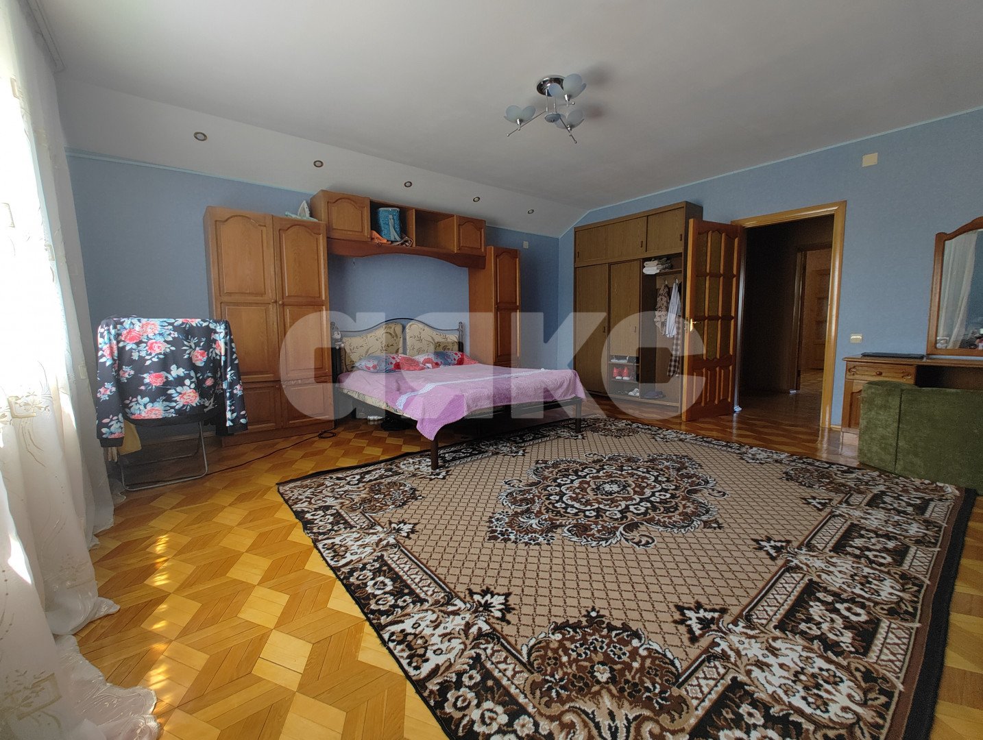 Фото №5: Дом <span class="whitespace-nowrap">360 м²</span> <span class="whitespace-nowrap">+ 5 сот.</span>, <span class="whitespace-nowrap">3 эт.</span> - Майкоп, мкр. Центр, ул. Курганная, 289