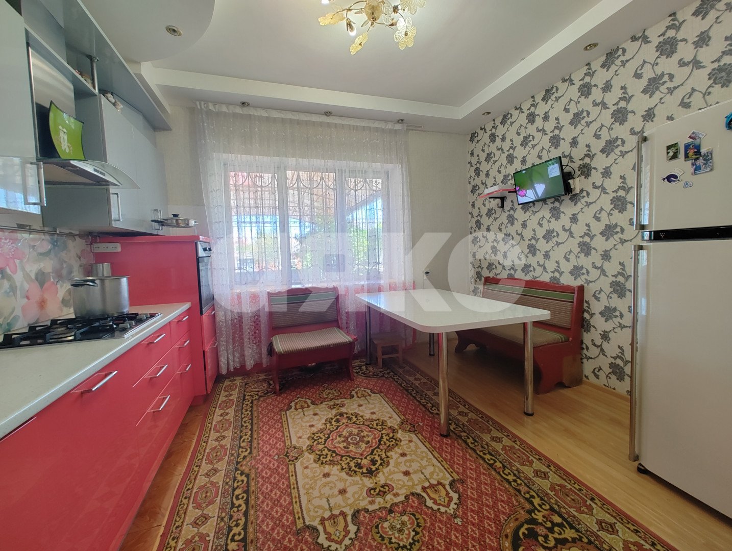 Фото №7: Дом <span class="whitespace-nowrap">360 м²</span> <span class="whitespace-nowrap">+ 5 сот.</span>, <span class="whitespace-nowrap">3 эт.</span> - Майкоп, мкр. Центр, ул. Курганная, 289
