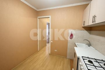 Фото №1: 1-комнатная квартира <span class="whitespace-nowrap">30 м²</span>, <span class="whitespace-nowrap">1/4 эт.</span> - Майкоп, мкр. Дружба, ул. Краснооктябрьская, 57