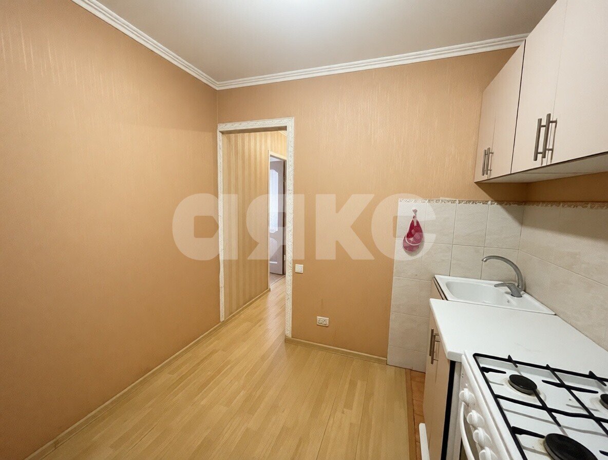 Фото №1: 1-комнатная квартира <span class="whitespace-nowrap">30 м²</span>, <span class="whitespace-nowrap">1/4 эт.</span> - Майкоп, мкр. Дружба, ул. Краснооктябрьская, 57