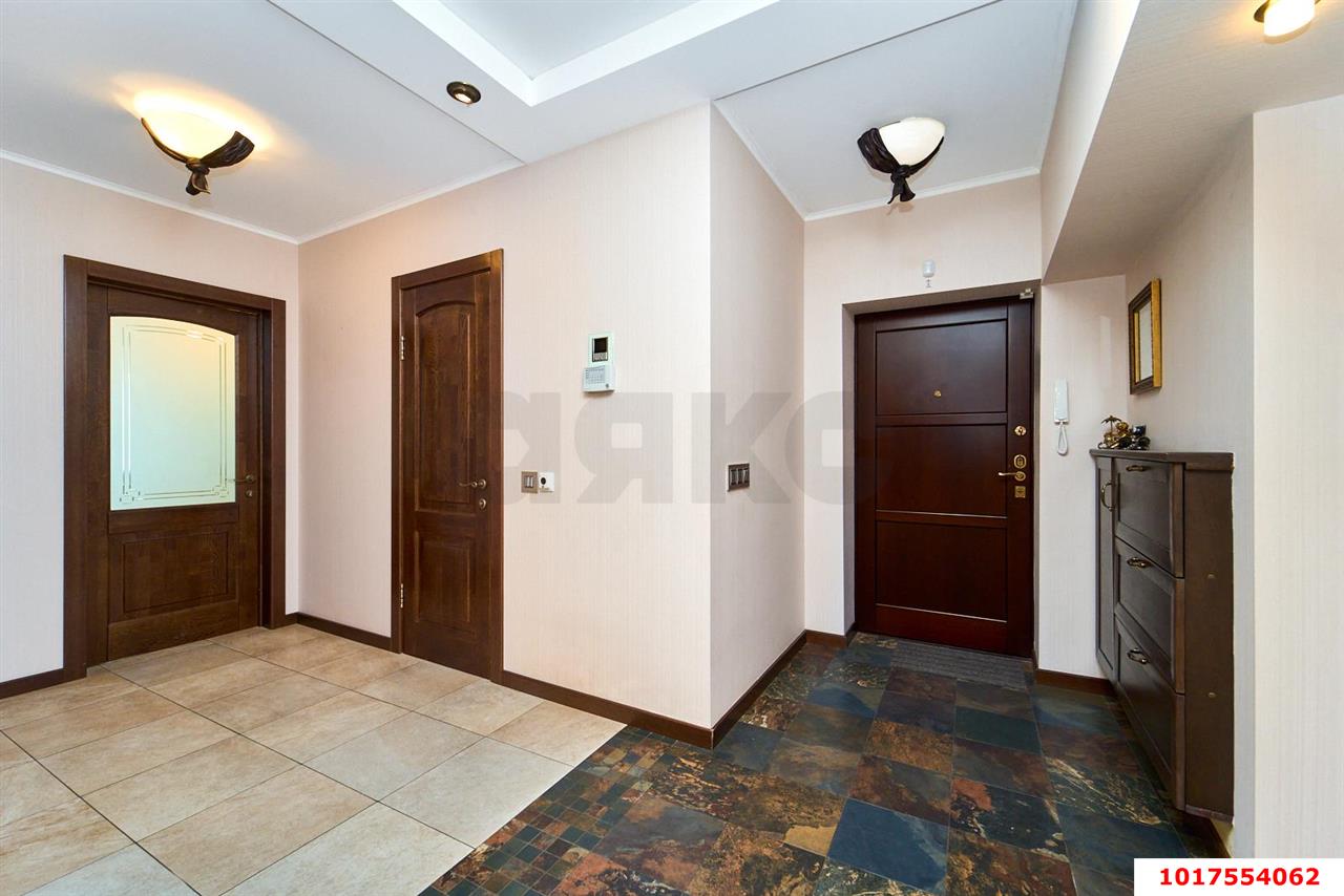 Фото №3: 3-комнатная квартира <span class="whitespace-nowrap">138 м²</span>, <span class="whitespace-nowrap">8/16 эт.</span> - Краснодар, Карасунский внутригородской округ, ж/м Пашковский, ул. Пушкина, 4