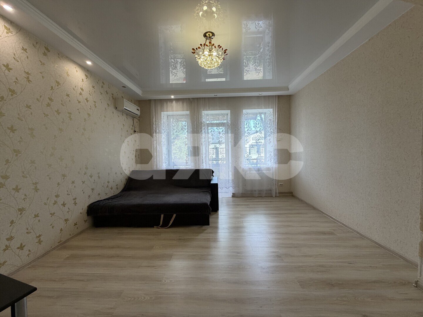 Фото №1: 3-комнатная квартира <span class="whitespace-nowrap">68 м²</span>, <span class="whitespace-nowrap">2/2 эт.</span> - Кореновск, мкр. 2-й квартал, ул. Коммунаров, 80