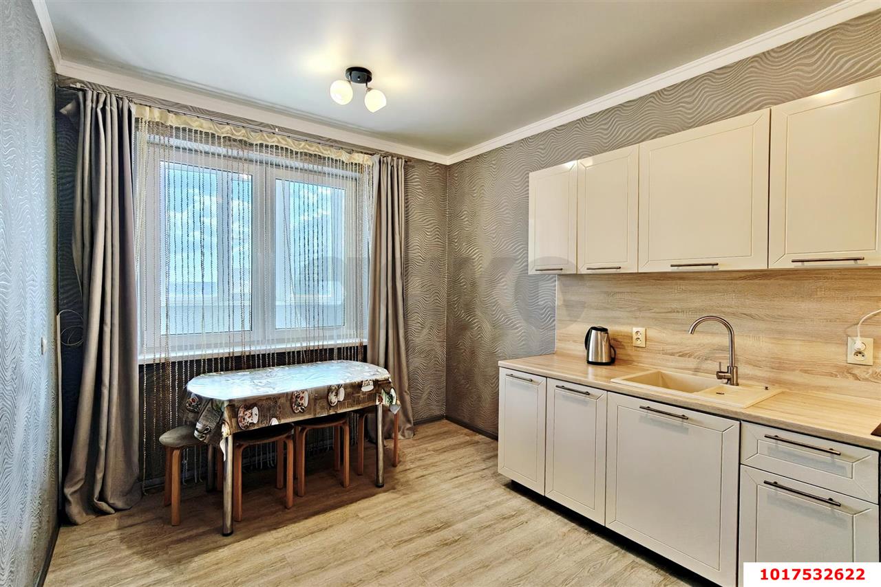 Фото №1: 1-комнатная квартира <span class="whitespace-nowrap">43 м²</span>, <span class="whitespace-nowrap">7/10 эт.</span> - Краснодар, Прикубанский внутригородской округ, Россинского, мкр. жилой комплекс Инсити-Парк, ул. Командорская, 1/3