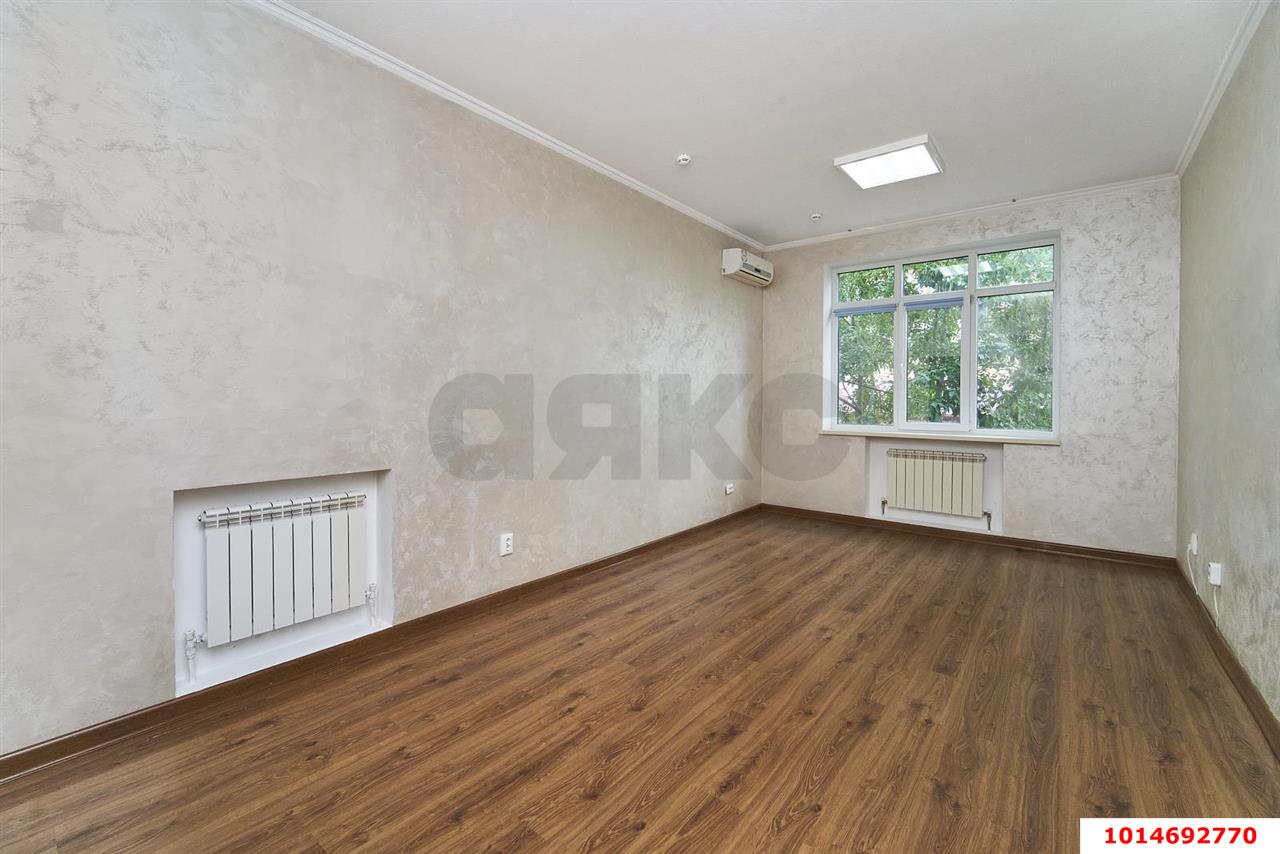 Фото №8: Отдельное здание <span class="whitespace-nowrap">335 м²</span>, <span class="whitespace-nowrap">3 эт.</span> - Краснодар, Прикубанский внутригородской округ, мкр. 40 лет Победы, ул. имени 40-летия Победы, 94