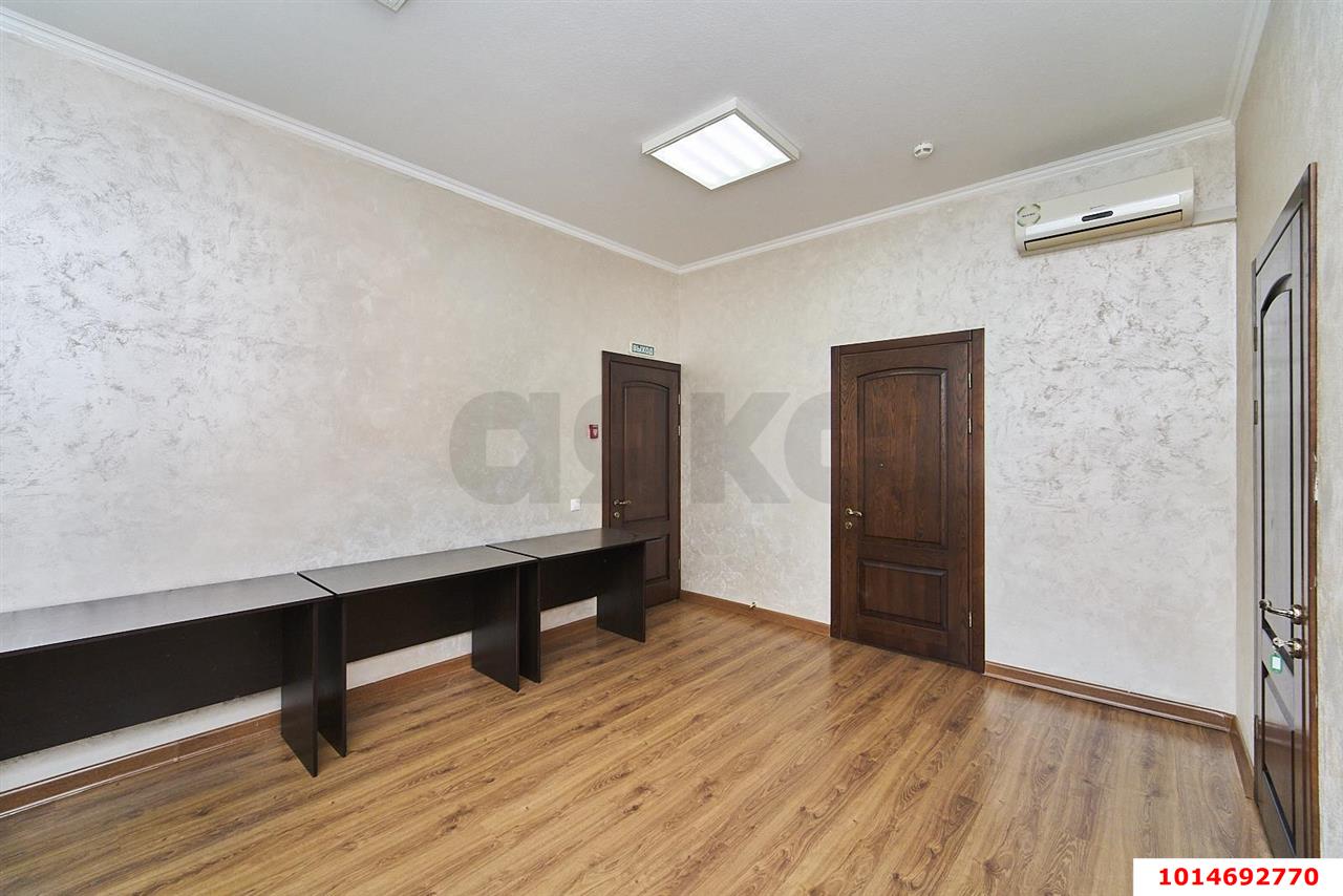 Фото №2: Отдельное здание <span class="whitespace-nowrap">335 м²</span>, <span class="whitespace-nowrap">3 эт.</span> - Краснодар, Прикубанский внутригородской округ, мкр. 40 лет Победы, ул. имени 40-летия Победы, 94