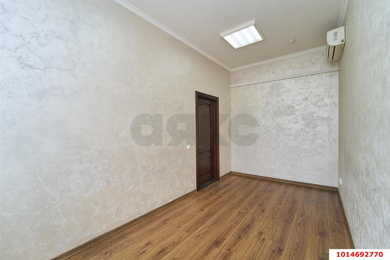 Фото №10: Отдельное здание <span class="whitespace-nowrap">335 м²</span>, <span class="whitespace-nowrap">3 эт.</span> - Краснодар, Прикубанский внутригородской округ, мкр. 40 лет Победы, ул. имени 40-летия Победы, 94
