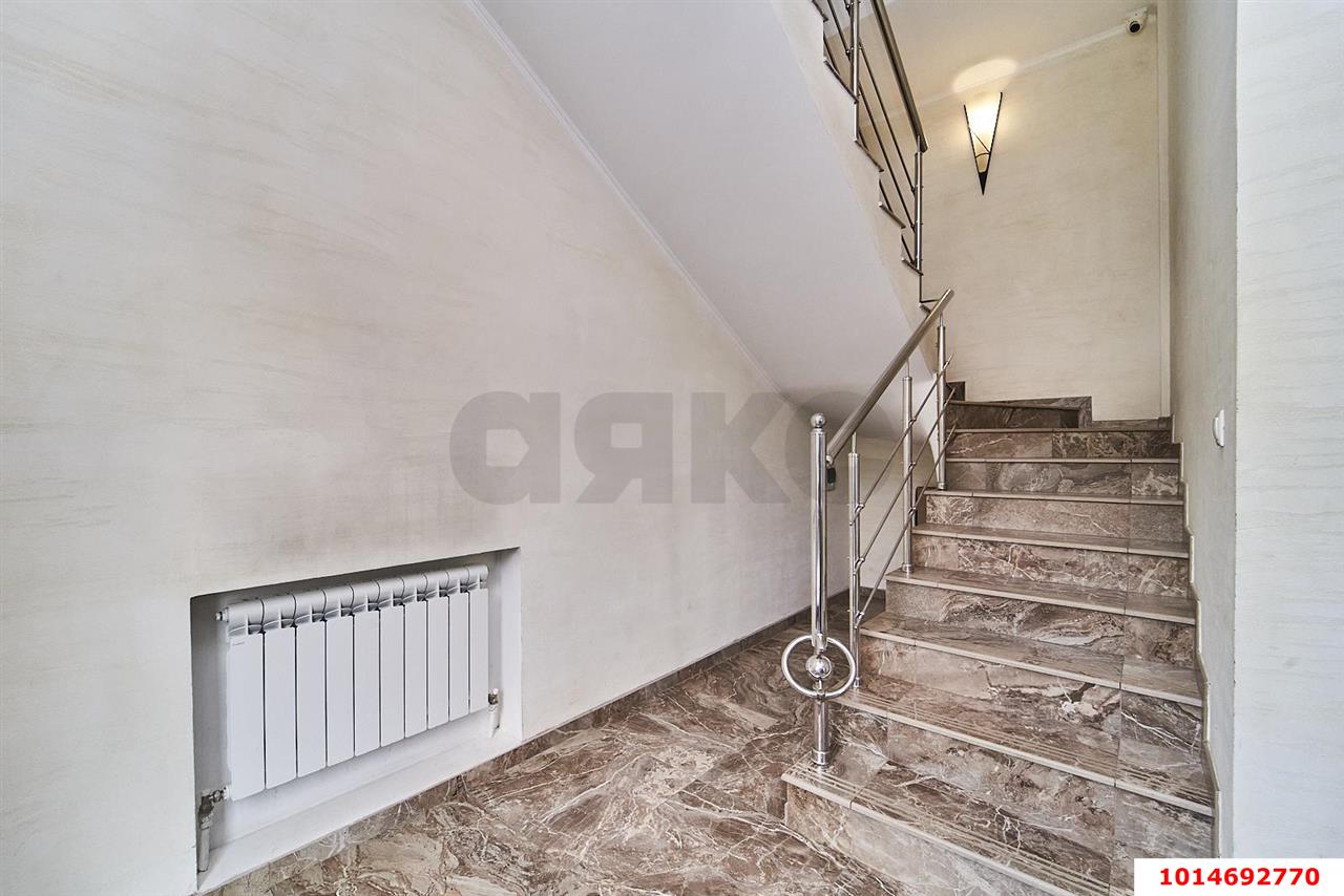 Фото №3: Отдельное здание <span class="whitespace-nowrap">335 м²</span>, <span class="whitespace-nowrap">3 эт.</span> - Краснодар, Прикубанский внутригородской округ, мкр. 40 лет Победы, ул. имени 40-летия Победы, 94