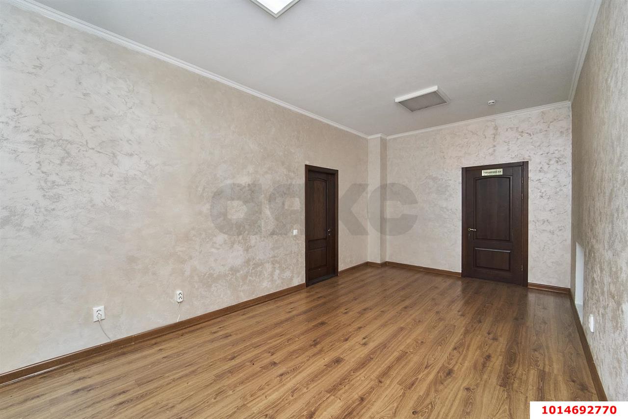 Фото №9: Отдельное здание <span class="whitespace-nowrap">335 м²</span>, <span class="whitespace-nowrap">3 эт.</span> - Краснодар, Прикубанский внутригородской округ, мкр. 40 лет Победы, ул. имени 40-летия Победы, 94